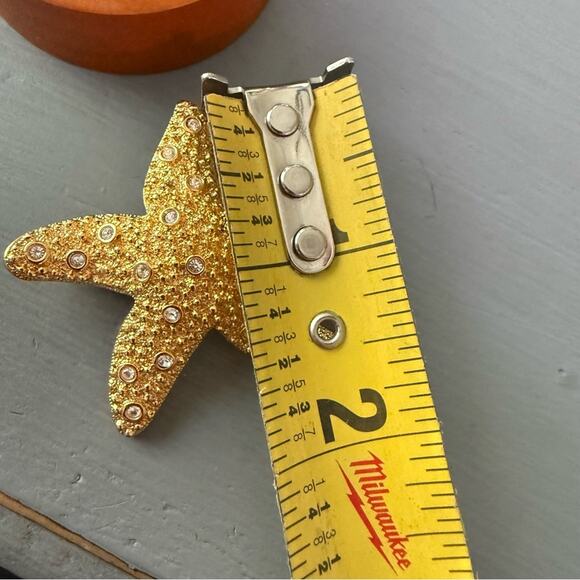 Swarovski Crystal Gold Tone Starfish Pin Brooch - Picture 5 of 7